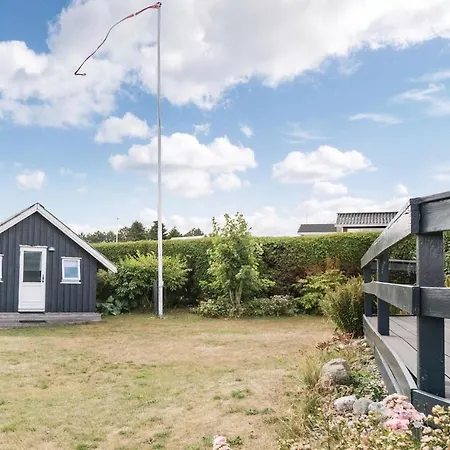 Two Bedroom Holiday In * Frorup